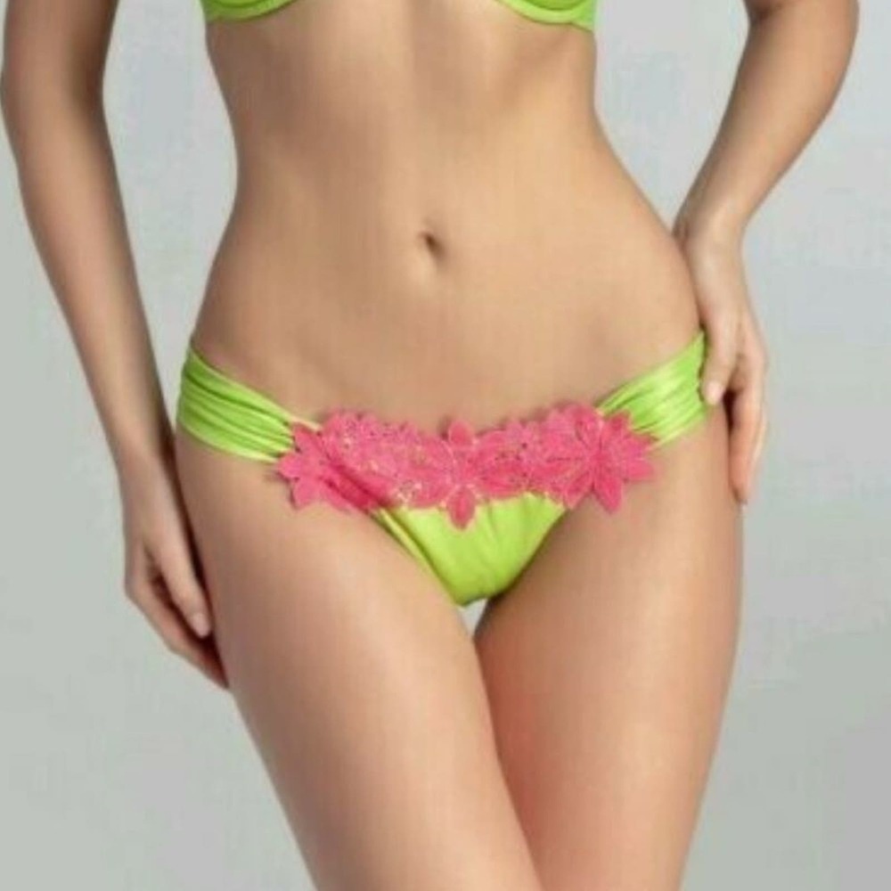 Beach Bunny I Want You To Want Me Ruched Bikini Bottom